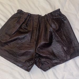 Olivaceous shorts